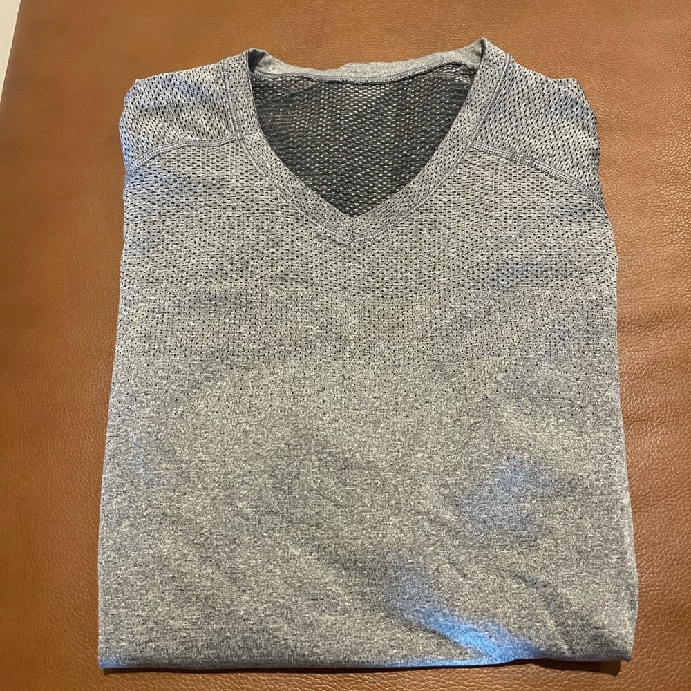 Men’s medium Lululemon yoga shirt